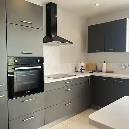 Rez De Chaussee De Maison, Direct Plage, Grand T4 *