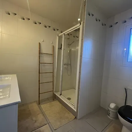 Lejlighed Rez De Chaussee De Maison, Direct Plage, Grand T4 Fréjus