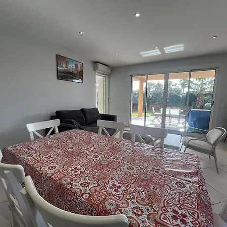 Lejlighed Rez De Chaussee De Maison, Direct Plage, Grand T4 Fréjus