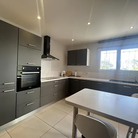 Lejlighed Rez De Chaussee De Maison, Direct Plage, Grand T4 Fréjus