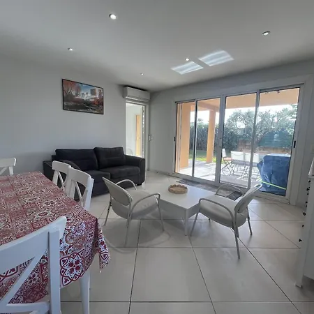 Rez De Chaussee De Maison, Direct Plage, Grand T4 Fréjus